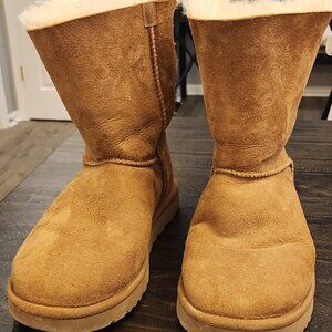 Bailey Bow Uggs, Chestnut- Size 10